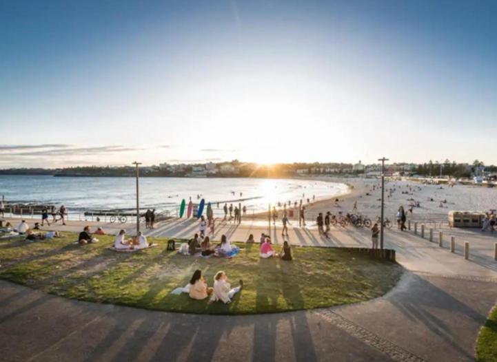 Best Location At Bondi Beach, On The Beach! Apartment Sydney Luaran gambar